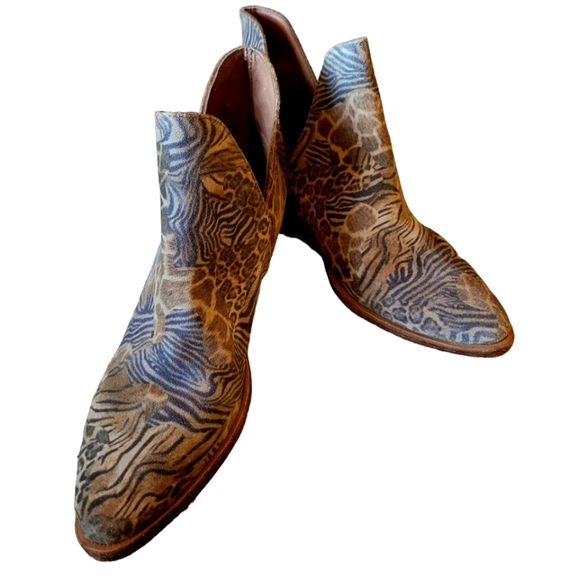 Free People Animal Charm Animal Print Double V Bootie Multi Print Size 38.5 - Picture 3 of 10